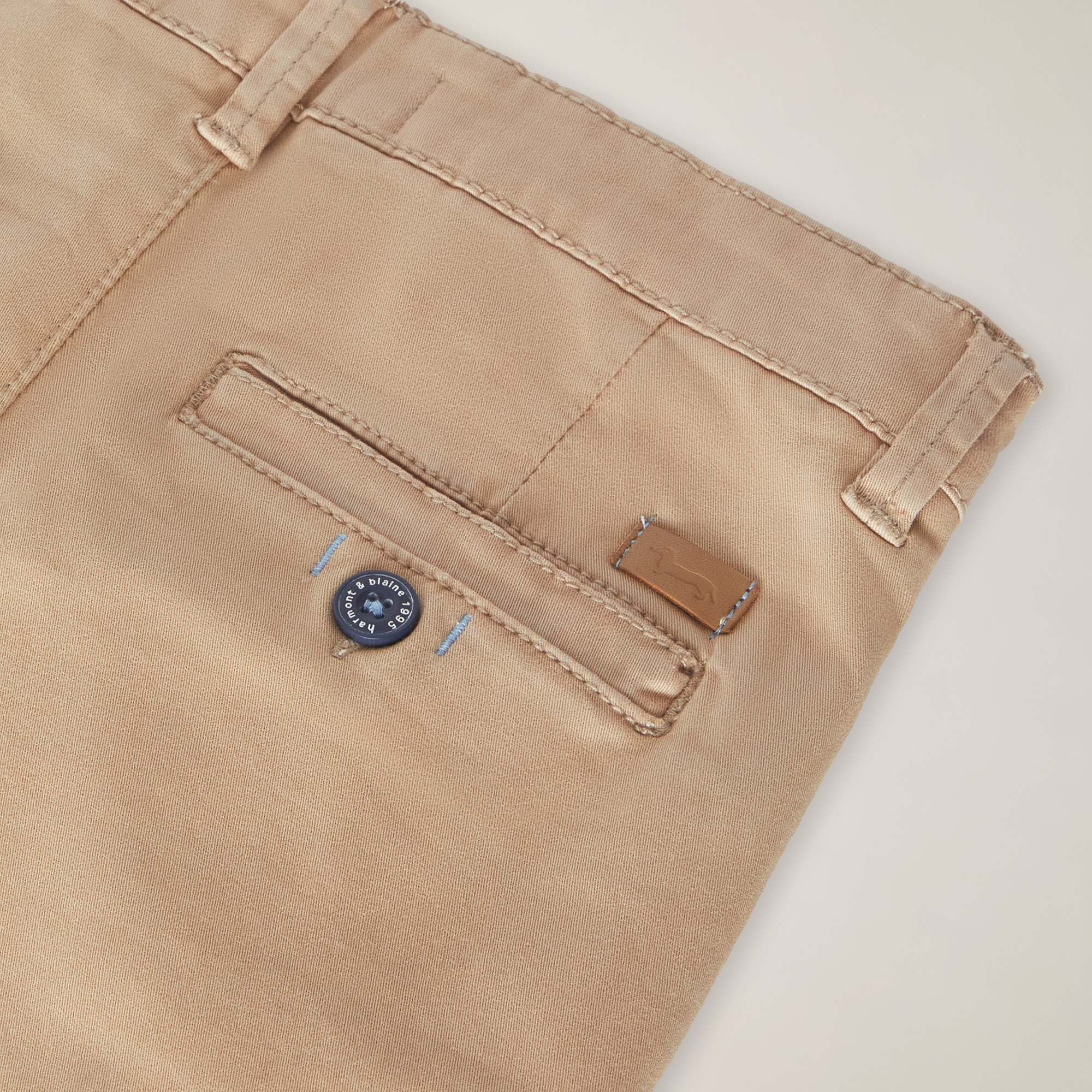 Satin gabardine slash pocket Bermuda shorts, Dove Grey, large image number 2